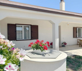 Villa Sole near the sandy beach, parking & wifi, Avola